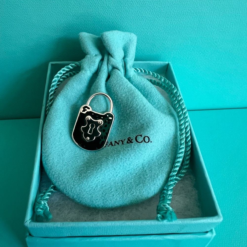 🌸🌸 Authentic Tiffany & Co. Vintage Lock charm - Picture 2 of 4